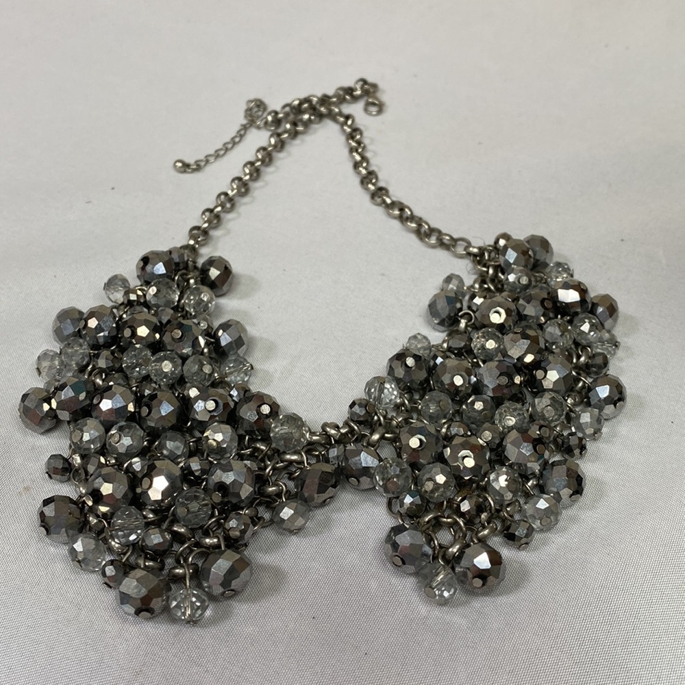 Sparkly collar style silvertone faceted dangling bead necklace - Picture 7 of 7